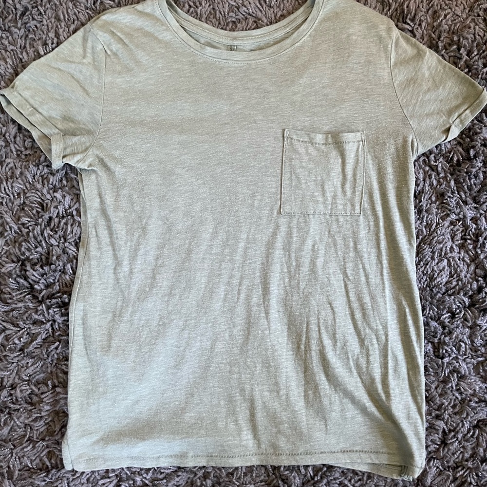 American Eagle Green Tshirt